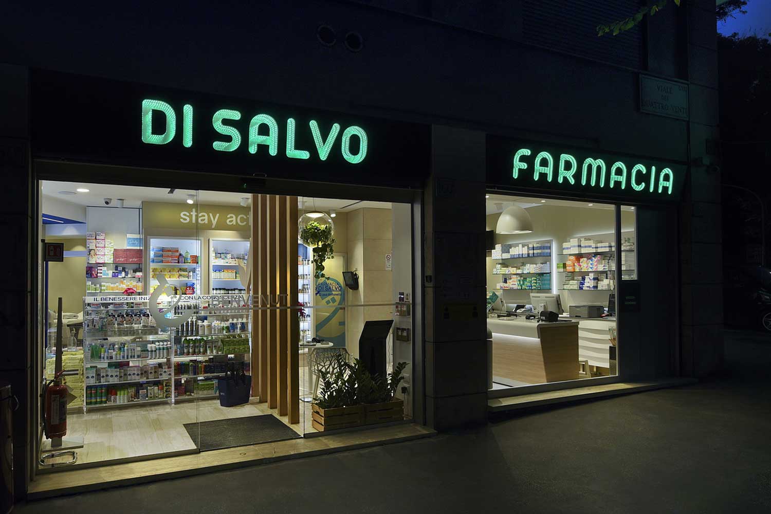 Arredo farmacia Moderna