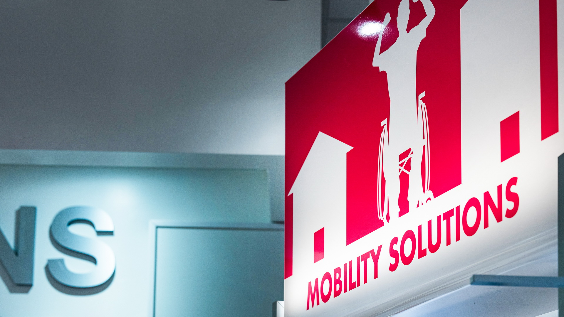 pharmasave-hospital-pharmacy-toronto-mobility-solutions-signage