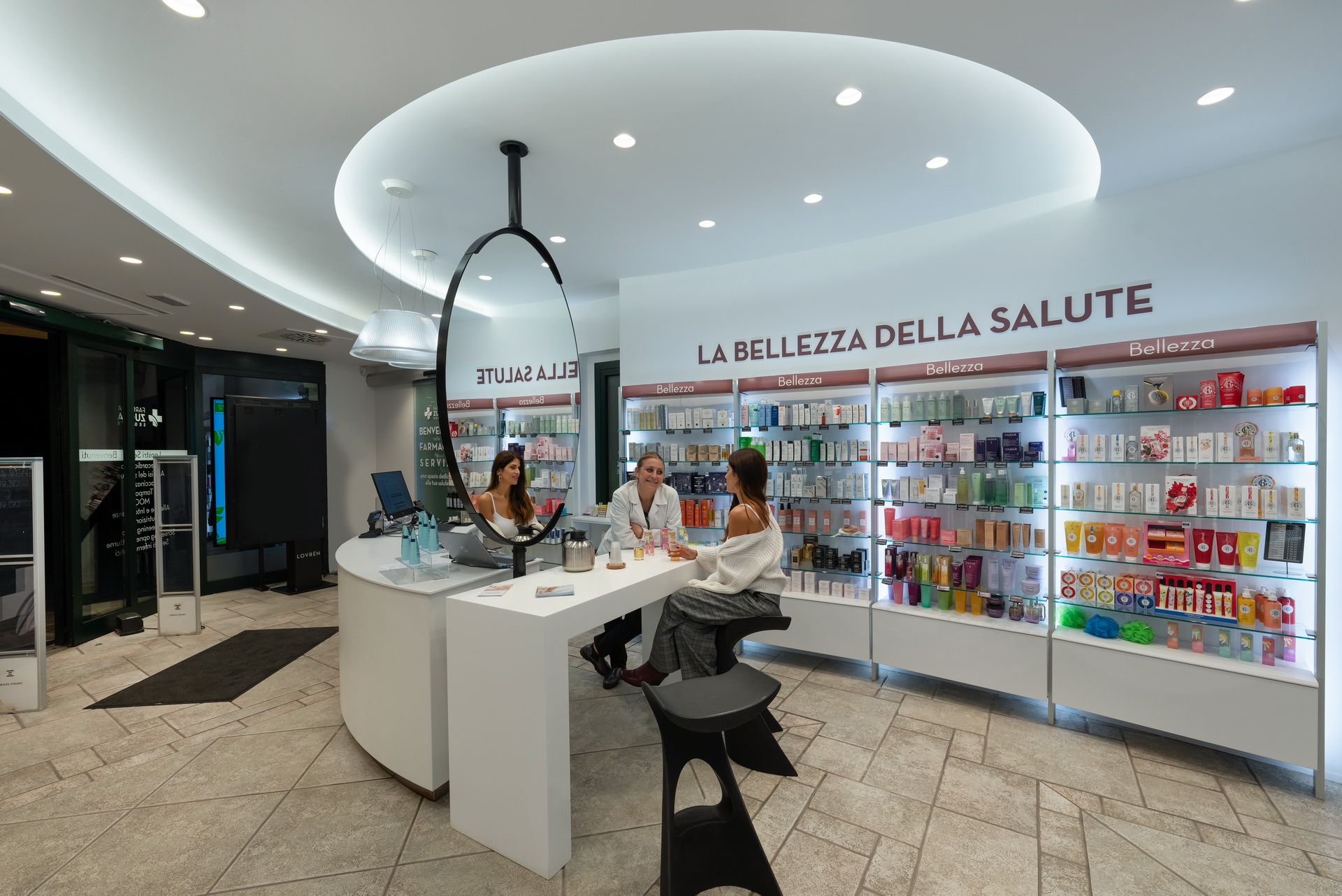 pharmacy-zucca-dermocosmetics-consultation-area