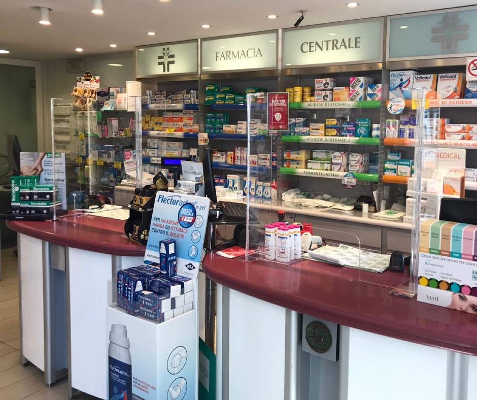 Transparent barrier for pharmacies